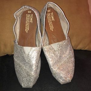 TOMS SPARKLY SILVER CANVAS SLIP ON SZ. 9W
